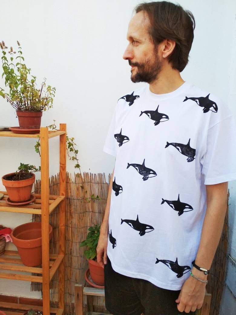Orca cotton T-shirt from the Sea Life Aesthetics collection celebrating the coastal wildlife of Portugal and Spain.